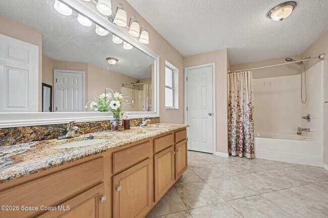 Building Photo - 558 Barber St