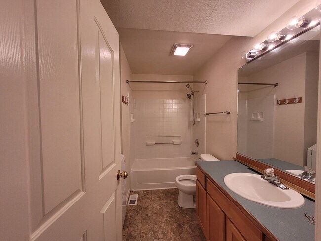 Building Photo - 1601 Waterwood Cir