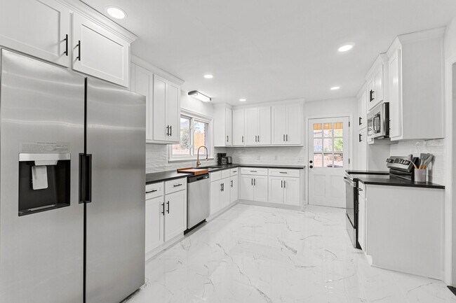 Building Photo - 743 Lancaster Rd