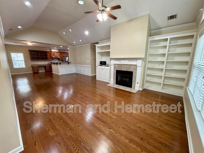 Building Photo - 2002 Amberley Dr