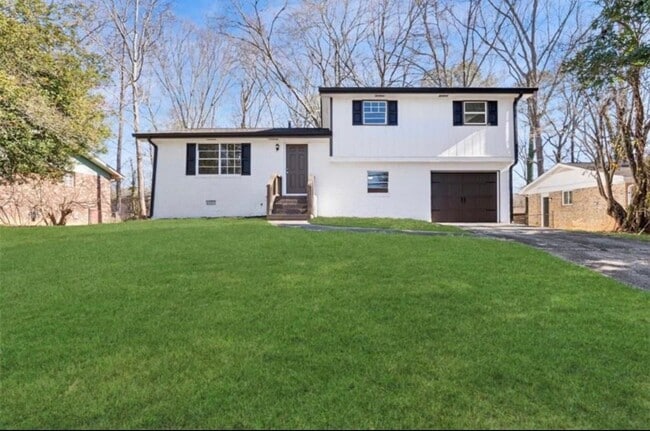 Building Photo - 3800 Leisure Ln
