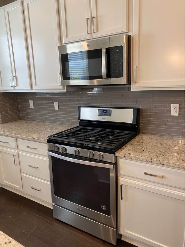 Building Photo - 612 E Hinsdale Ave