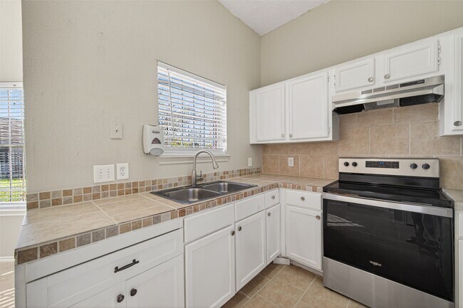 Building Photo - 3479 Rockrill Dr