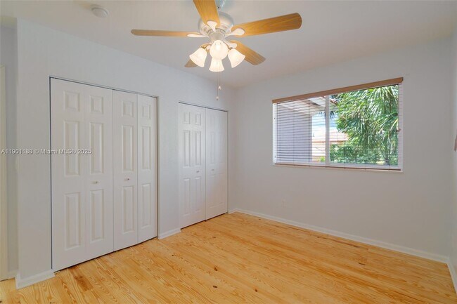 Building Photo - 9065 Silver Glen Way
