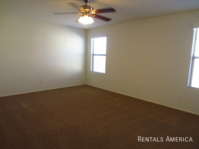 Building Photo - 890 E Doral Ct