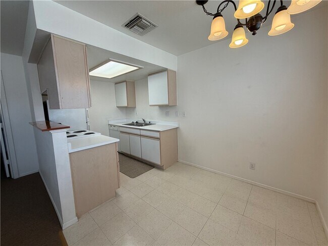 Building Photo - 331 Phyllis Dr