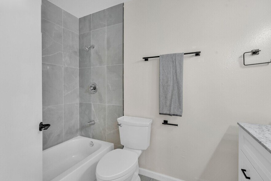 Building Photo - 7472 Blue Fox Way