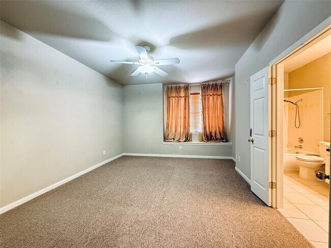 Building Photo - 2100 Pipers Field Dr