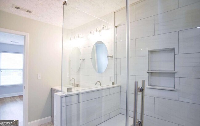 Building Photo - 6616 Splashwater Dr