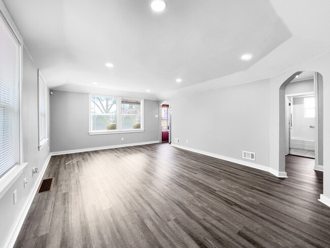 Building Photo - Spacious 6 Bedroom Home w/ Room for Everyone!