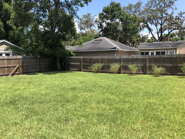 Building Photo - 1015 Harwood St