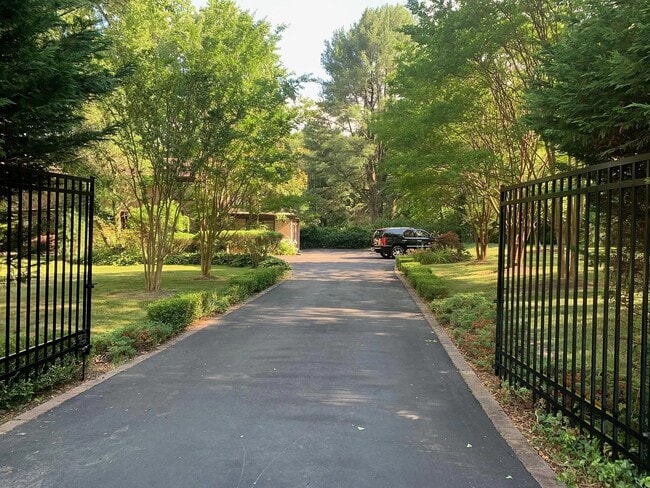 Building Photo - 100 Kirk Rd