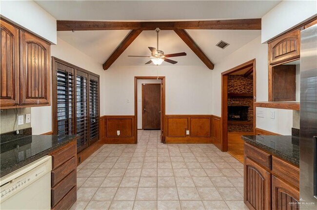 Building Photo - 19 Xanthisma Ave