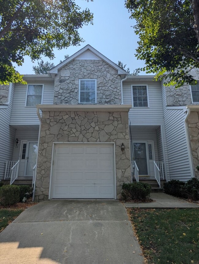 Primary Photo - 14 Sand Hill Ct