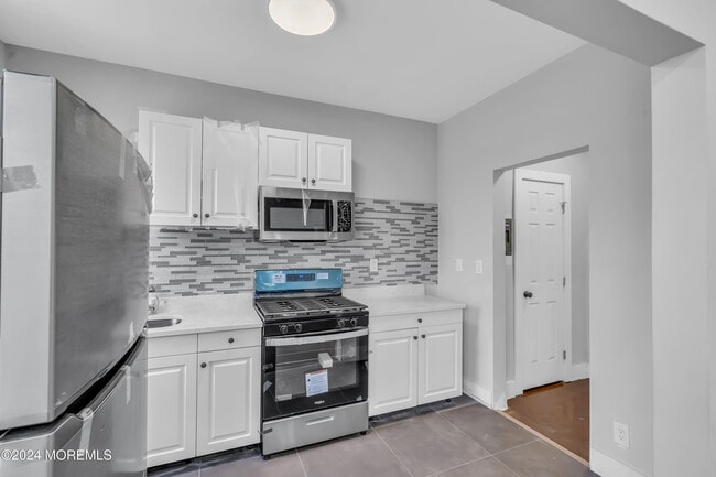 Building Photo - 922 4th Ave