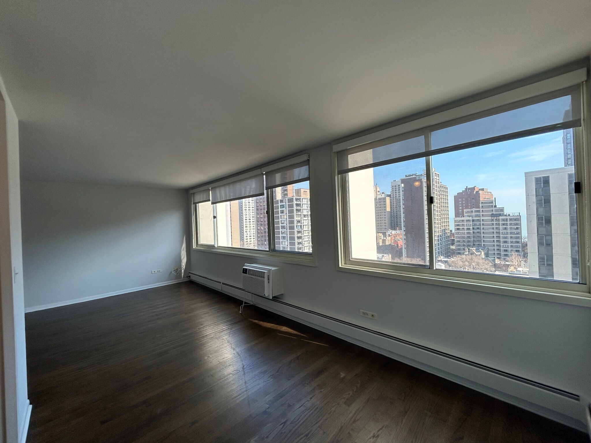 Building Photo - 1350 N Dearborn St