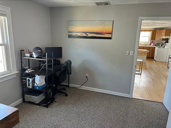 Building Photo - 314 E 8th St