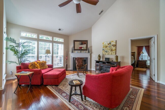 Building Photo - Luxury Golf Course Town Home with Master Suite on Main Level