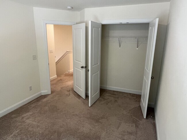 Building Photo - Newer 3 Bed + Loft Townhome in Davis Lake ...