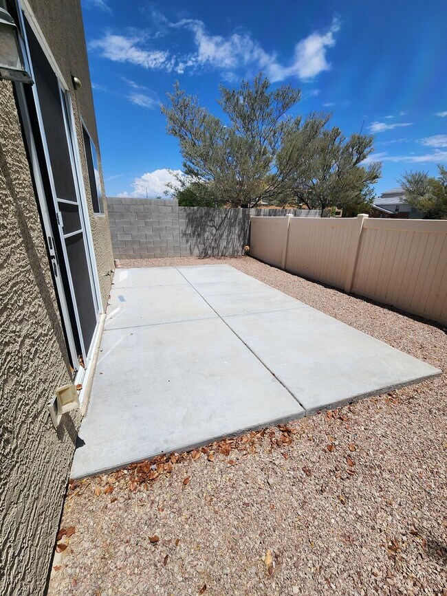 Building Photo - A Beautiful 3 Bedroom 2 story home in SW. ...