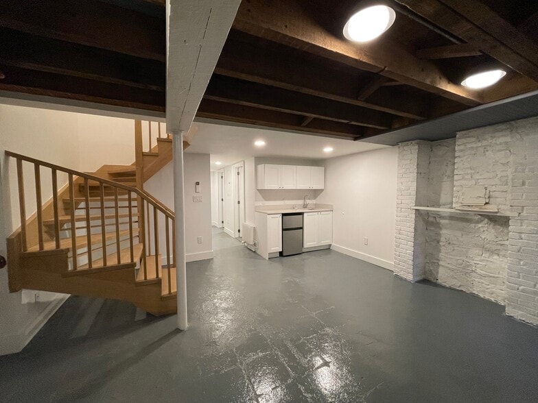 Building Photo - 130 Underhill Ave