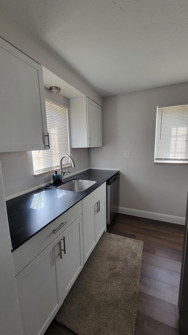 Building Photo - Spacious Three Bedroom Home