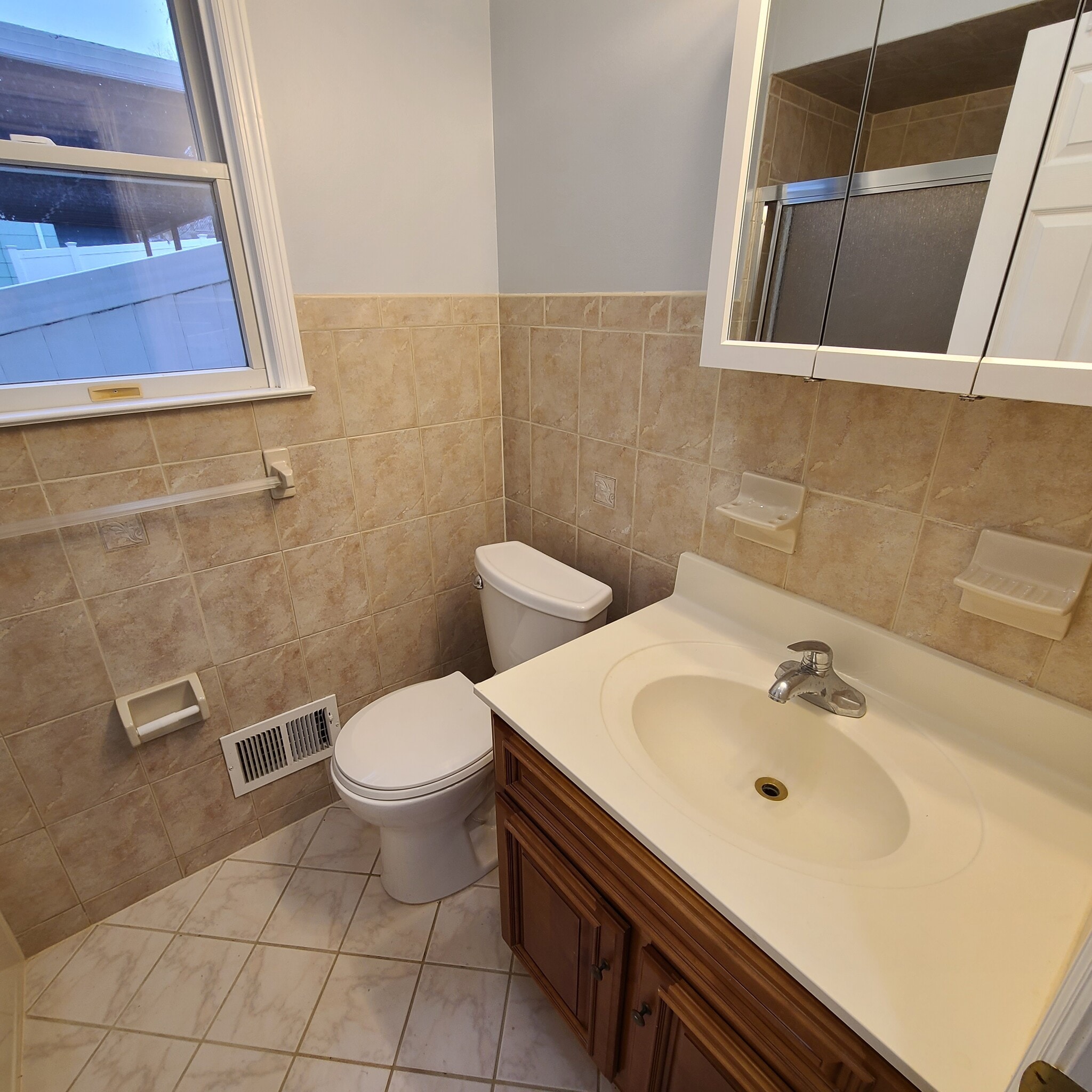 Hall Full Bath - 5206 Cottage Ave