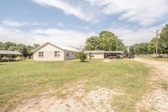 Building Photo - 2205 Co Rd 122