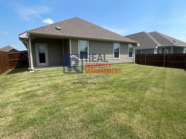 Building Photo - Spacious 3 Bedroom/2 Bath Open Concept Home