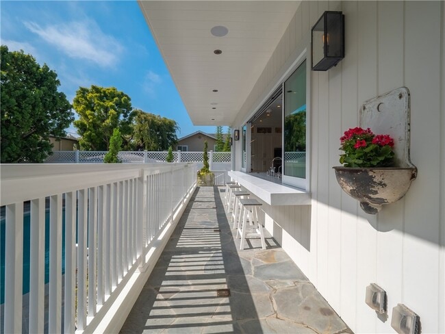 Building Photo - 3403 Laurel Ave