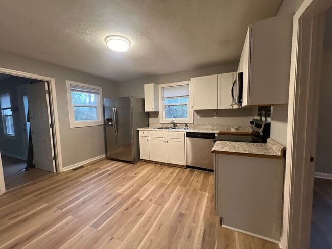 Building Photo - 3 Bed, 2 Bath House in Clarksville!!