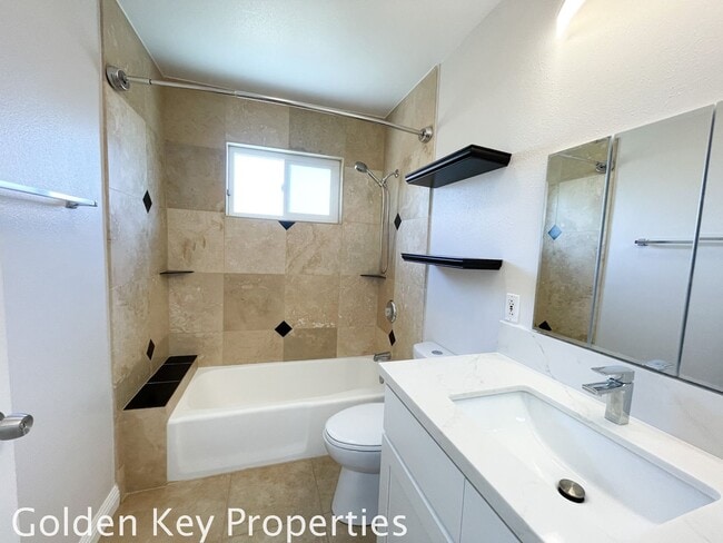 Building Photo - Beautifully Updated 2 Bedroom in Prime Carlsbad Village Location!