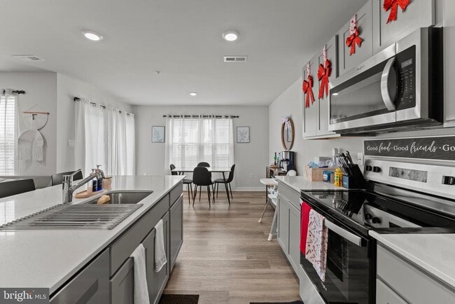 Building Photo - 140 Wood Walk Ave