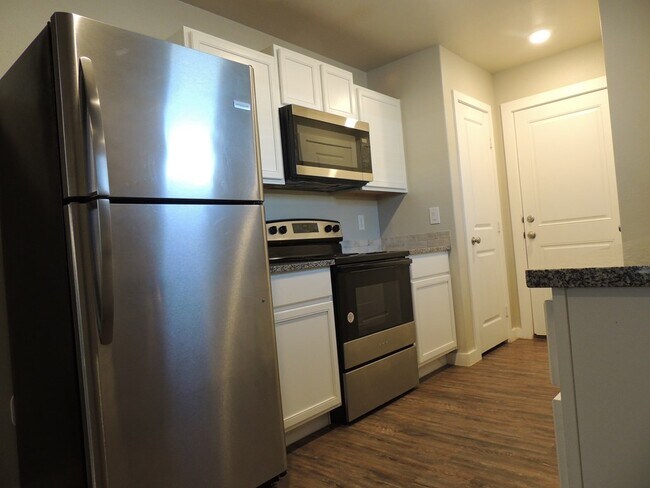 Building Photo - 1200 Cajun St