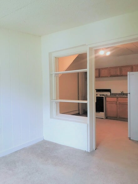 Building Photo - 6418 University Ave