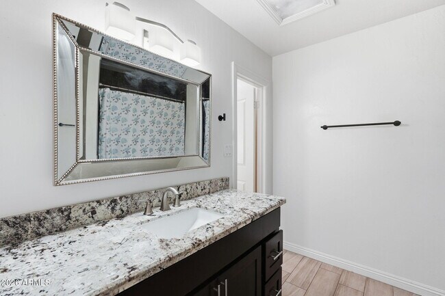 Building Photo - 7352 E Valley Vista Dr