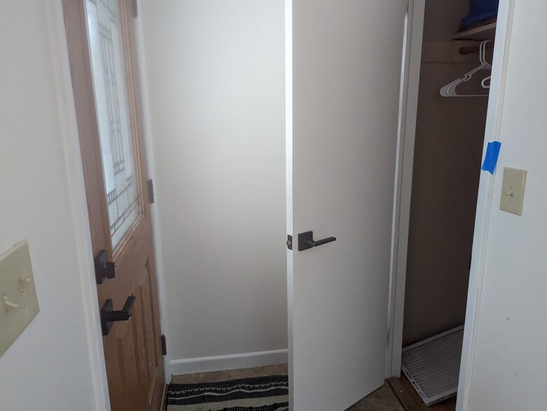 Building Photo - 212 Dewey St