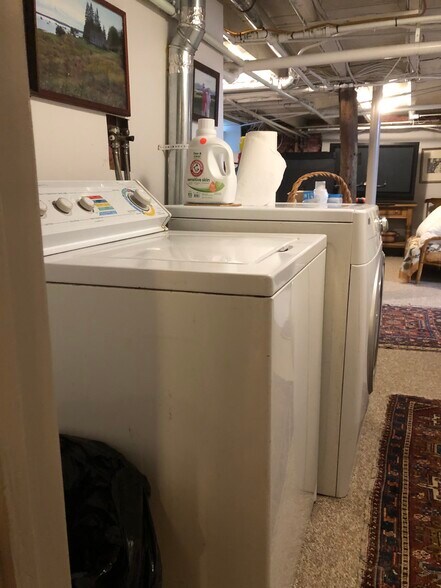 shared washer/dryer - 40 Sumner St