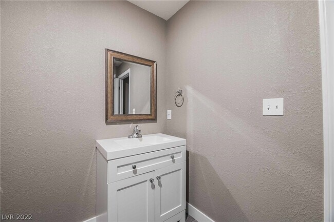 Building Photo - 417 E Merlayne Dr