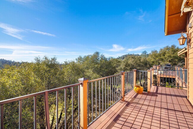 Building Photo - Amazing Apple Valley Home