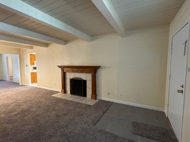 Building Photo - Large Three Bedroom Home with Two Bathrooms in Lincoln Village