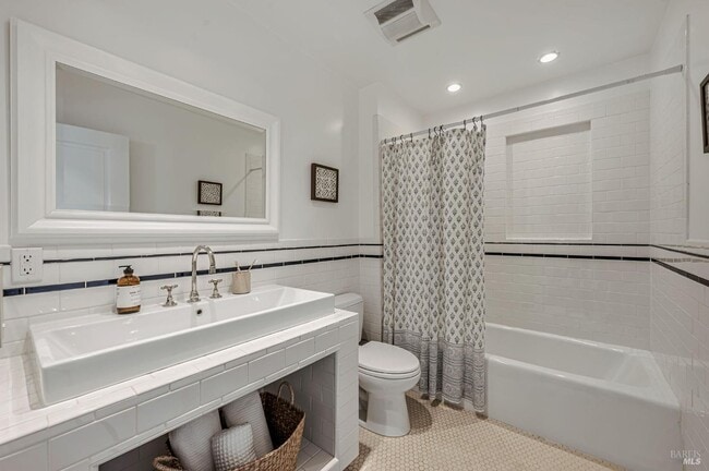 Building Photo - 544 Silverado Dr