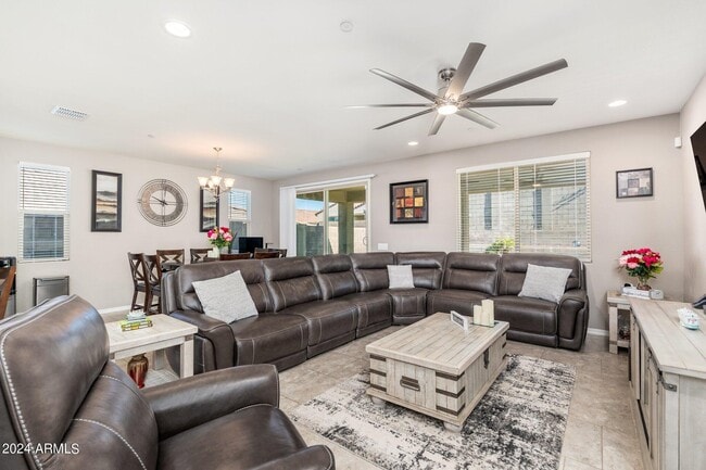 Building Photo - 10648 W Eucalyptus Rd