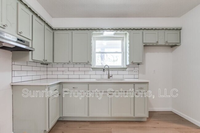 Building Photo - 636 SW 13th St