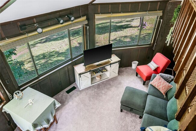 Building Photo - 325 Poplar Hill Ln
