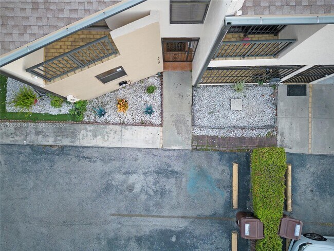 Building Photo - 1758 W 58th St