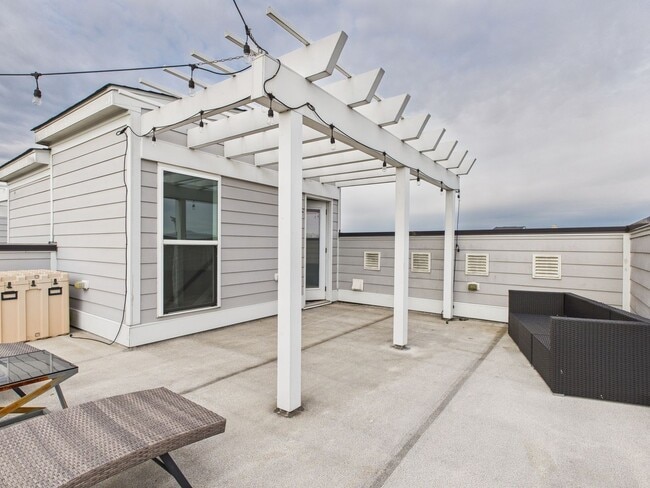 Building Photo - 6 Flatwater Row