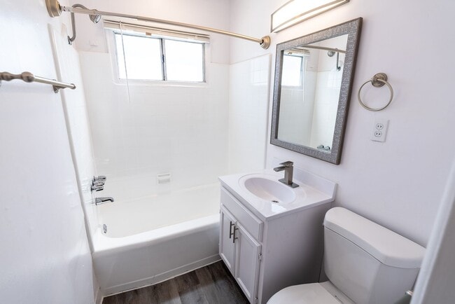 Interior Photo - 7056 Lanewood Ave