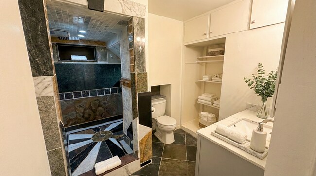 Building Photo - Charming North Oakland 2BD with Custom Finishes & Parking