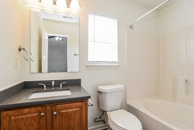 Building Photo - 920 Almora Dr